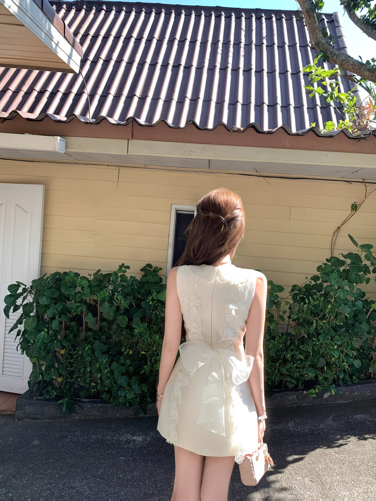 [Ruffle Dress with Bow] Summer New Arrivals: White No-Sleeve Back-Tied Ruffle Dress with Bow, Waist-Defining Short Skirt for an Elegant Look