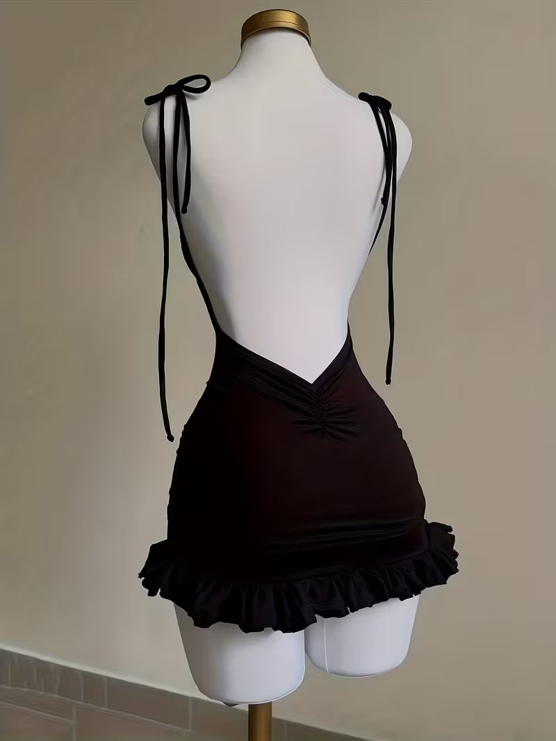 Mini Skirt with Adjustable Shoulder Straps for Versatile Styling. Features Ruffled, Body-hugging, and Swing-neckline Details. Suitable for Shopping, Dates, Queuing, Festivals, Christmas, Halloween, and Valentine's Day Outfits