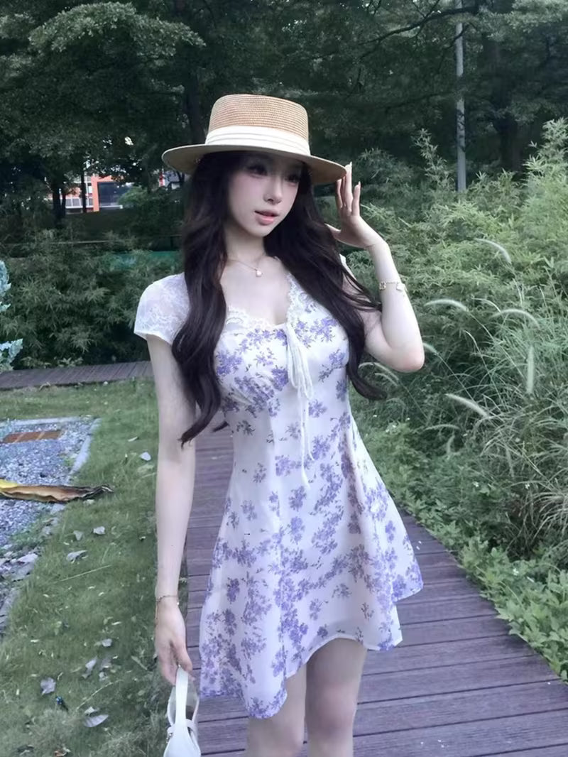 2026 New Style Sexy Hot V-Neck Floral Print Elegant Dress for Women, Lace Patchwork Vacation Style Mini Skirt